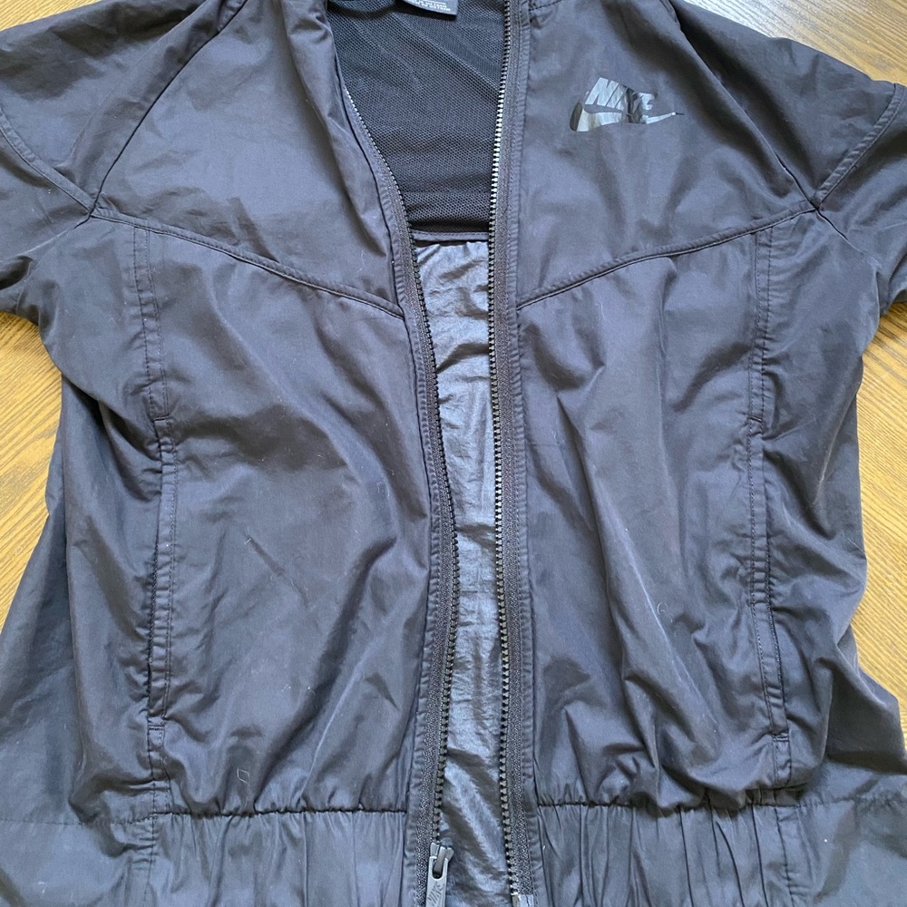 Windbreaker Nike Womens size Small jacket